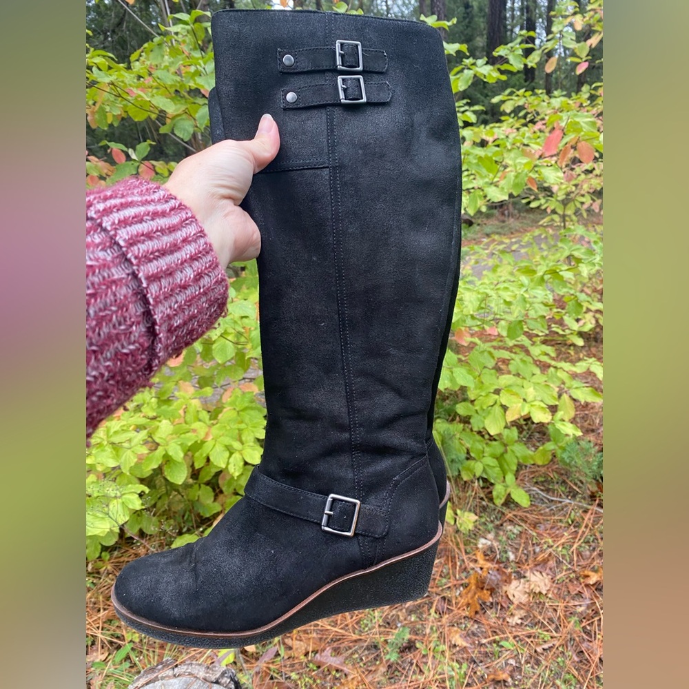 Black wedge boots